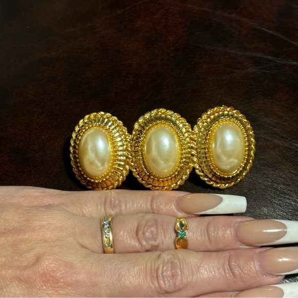 Kirk’s Folly gold tone Faux large pearl barrette - Picture 3 of 5